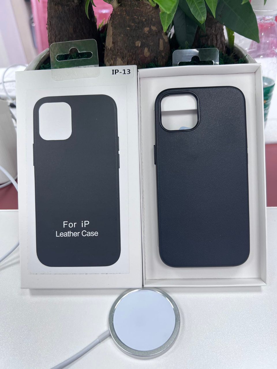 Leather Magnetic Case Without IC Notification IP 15 Pro — Fir Green