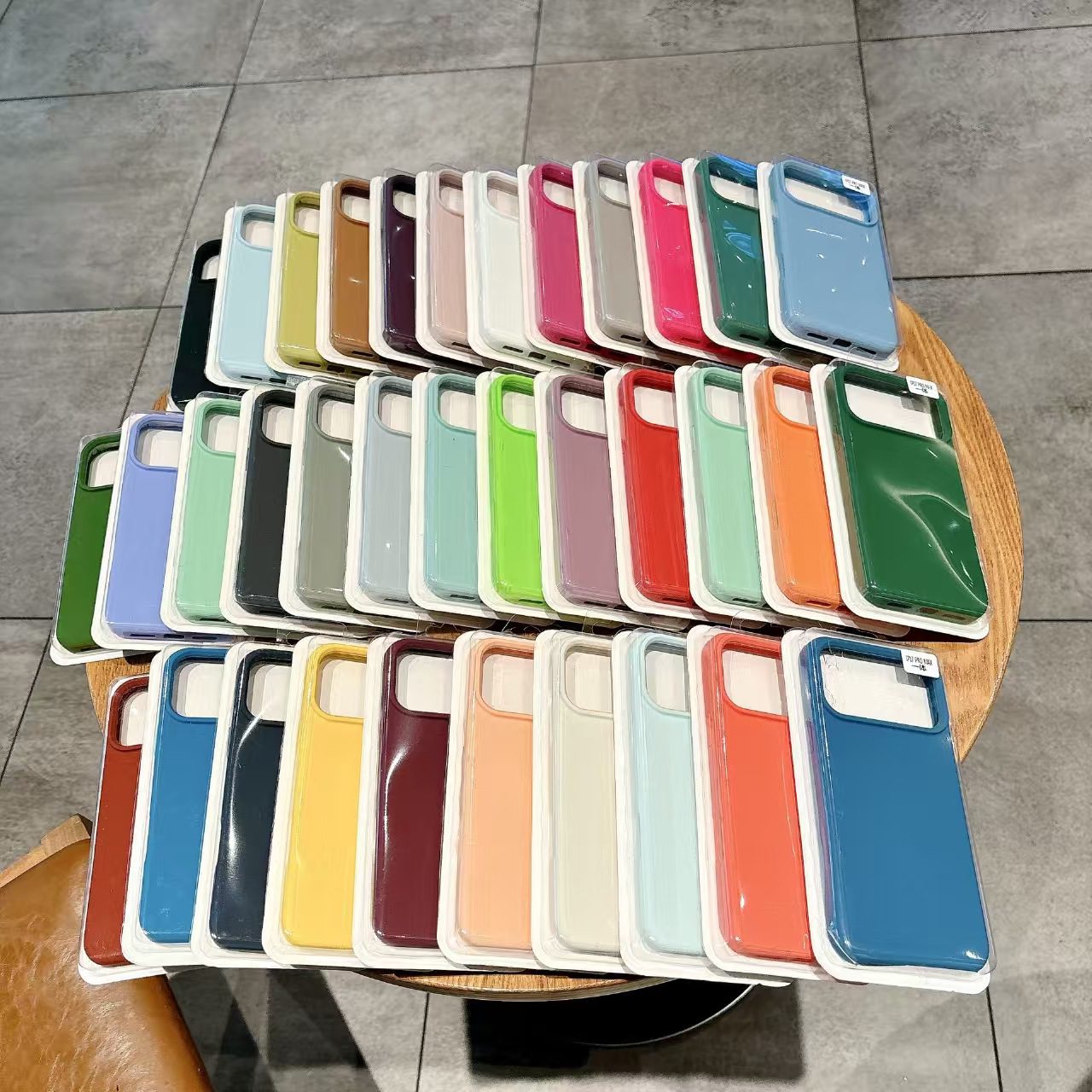 Silicone Case With Microfiber IP 17 PRO White - imagine 3