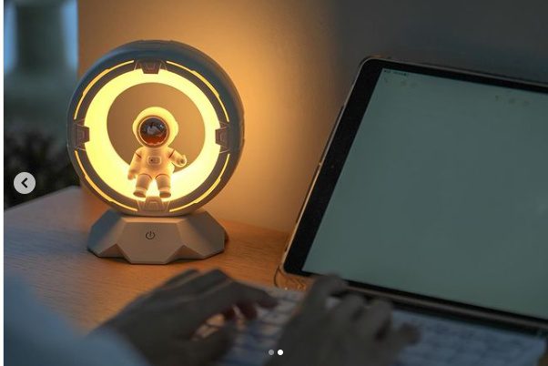 XO OZ12 Spaceman Tri-color Night Light Pat Light 1200mAh White - imagine 2