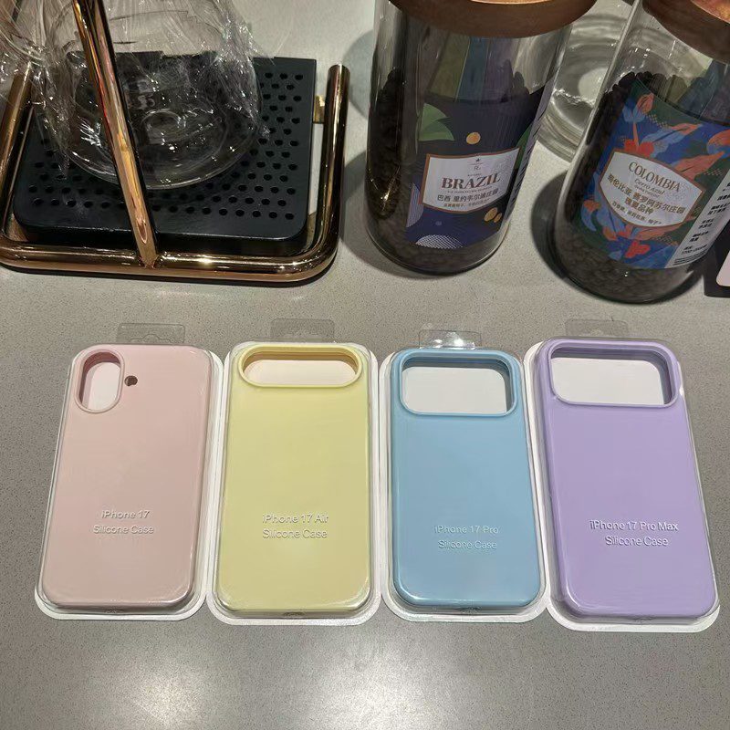 Silicone Case With Microfiber IP 17 PRO White - imagine 2