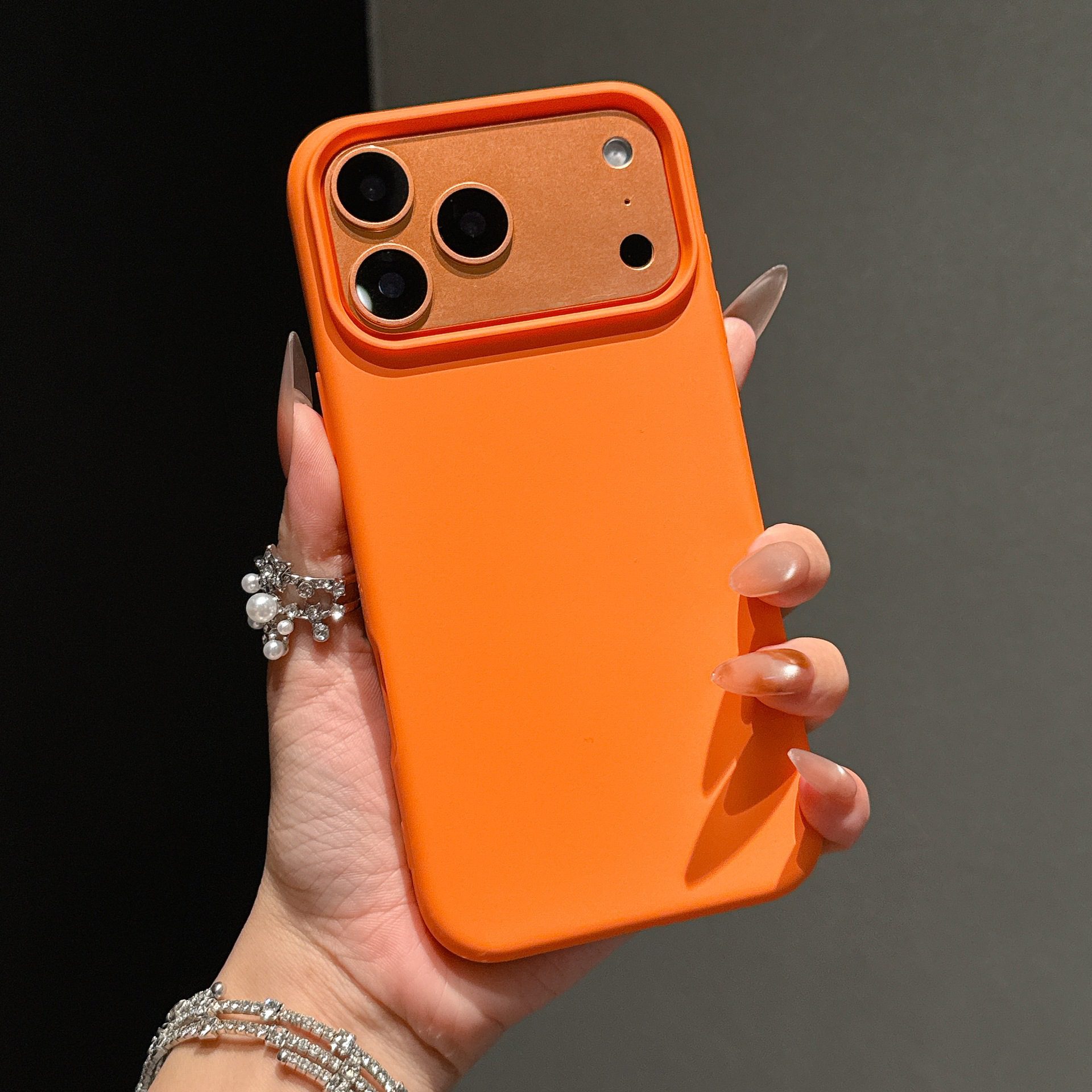 Silicone Case With Microfiber IP 17 PRO White - imagine 4